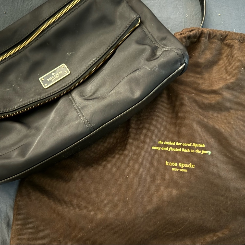 Great Kate Spade bag with lots of storage, comes with dust cover.